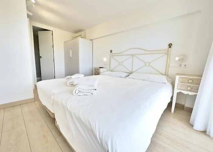 Skol 514 East Facing Duplex With Sea Views *